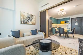 Superhost- 1BR Near Miracle Garden, Pool and Gym, Balcony Arjan - 9