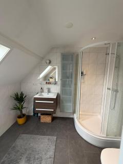 Riverside Apartment Near City and Nature - 8