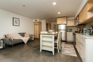 Palm & Vine MODERN COZY LOFT in HOLLYWOOD, FREE Parking - 6