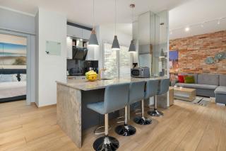 Stylish Apartment in Gdańsk Center with Garden and Parking by Noclegi Renters - 4