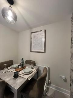 Modern and Bright 3BD House - 5