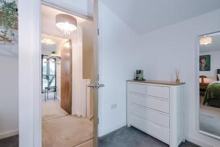 BIG MCR 5-bedroom Contractor House Sleeps 8 with Parking by PureStay - 1