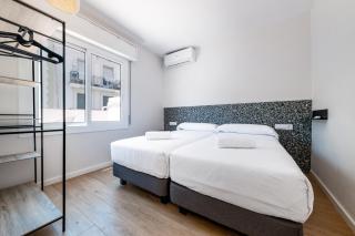 AinB Barcelona Sants Apartments - 1