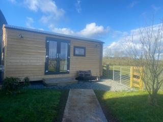 Beehive retreat & Hot tub - Craigavole - 0