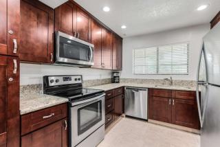 2BR 2BA Stylish Palm Springs Oasis Private Pool - 5