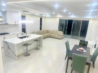Cozy Bedroom with Private Bathroom and Toilet Close to Train Station Airport - Revesby - 2
