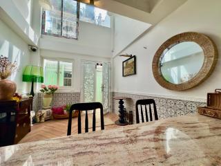 Cherry Blossom Boutique Hotel Entire House Bui Vien - 6