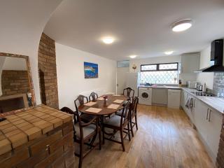 4-Bedrooms - Perfect for those working in Bridgend - 3