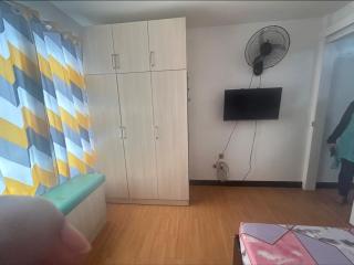 Minimalist Room in Imus Condo with netflix and round-clock Security - Imus - 5