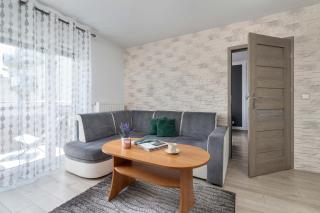 Modern Apartment with a Balcony in a Quiet Estate by Noclegi Renters - Krakau - 4