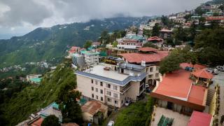 Luxury Inn by Stotrak Hotels - Masuri - 0