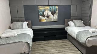 Spacious Luxurious Serviced Accommodation 5 - Bushbury - 9