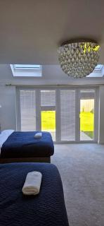 Spacious Luxurious Serviced Accommodation 7 - 4