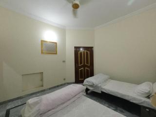 ROOM Cozy Guest Room in Rawalpindi - Perfect GUESTHOUSE - 8