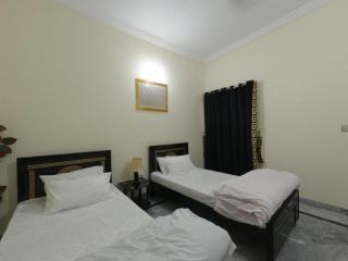 ROOM Cozy Guest Room in Rawalpindi - Perfect GUESTHOUSE - 6