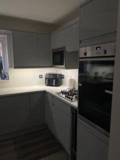 Luxury 3 Bed Retreat with 75 Inch TV, Gym, Sauna, Home Office, Xbox Nintendo Consoles & BBQ - 5