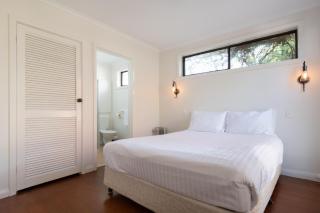 The Yard - Comfortable Home in Riverside - 8