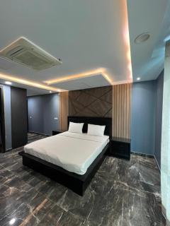 Apartment in Lahore Gold Crest Mall & Residency - 1