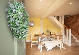 City to Country Retreat Luxury Cottage with Hot Tub - Toppesfield - 5