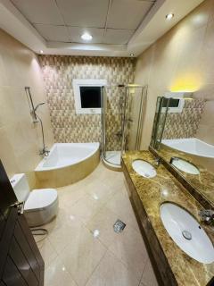 Dubai Al Barsha Villa Fully Furnished Luxury Private Master Room Ensuite Huge Space Deluxe - 9