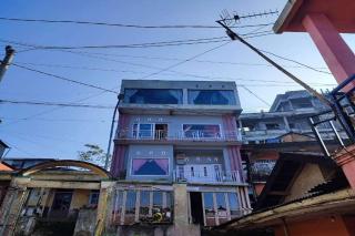 OYO 94702 Putra Family Homestay Sikunir - 9