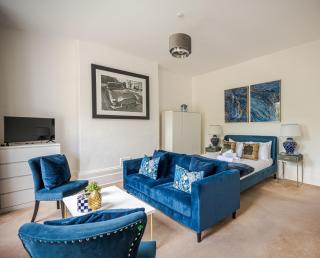 Elegant 2BR Ground-Floor Teddington Flat Modern Comfort - 8