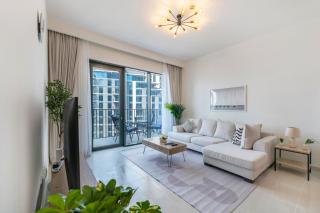 FAM Living - Elegant 2BR with Park & Creek Panorama - 4