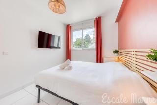 Escale-marne fr - 001 - RDC - Private Terrace - Free Parking - Free Luggage Storage - Metro 8 Eiffel Tower -All equipped - Linen Included - Washing Machine - Dish Washer - Luxury Mattress 160X200 - Panoramic View - From 1 to 4 guests - 6