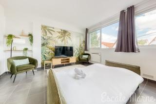 Escale-marne fr - 001 - RDC - Private Terrace - Free Parking - Free Luggage Storage - Metro 8 Eiffel Tower -All equipped - Linen Included - Washing Machine - Dish Washer - Luxury Mattress 160X200 - Panoramic View - From 1 to 4 guests - 0