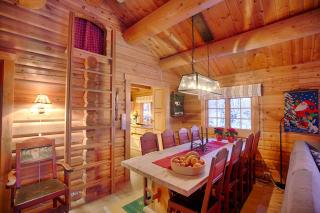 Perfectly Located Timber Cabin For 6-8 Guests - 2