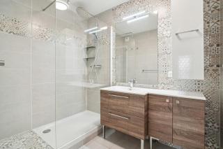 Stylish 2 Bedroom flat with terrace and balcony near Stade de France - 2
