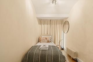 Charming 2BR Garden Flat in Central London - 4