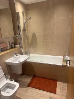 Bright and Spacious Double Room - Longbridge - 5
