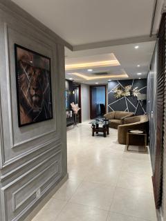 Luxurious 2bed apartment in Goldcrest mall with Balcony - 2