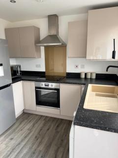 Spacious Luxurious Serviced Accommodation 8 - 4