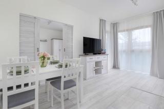 Bright Apartment in Cracow Center with Terrace, Desk and Bathtub by Noclegi Renters - 4