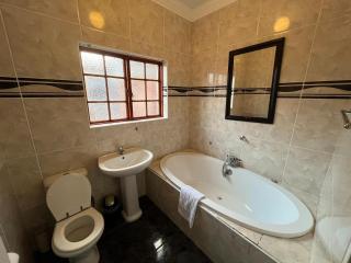 Leruo's Guest House - 5