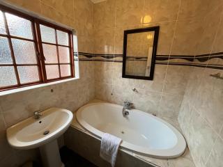 Leruo's Guest House - Kimberley - 4