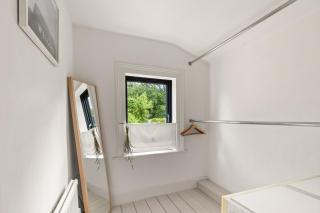 Cosy 2BR House with Garden & Parking - 2