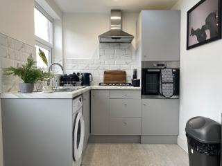 Spacious home in Woodhouse sleeps 9 guests! - 8