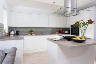 Artemis House - 500m from beach - Free Parking - Garden - 7