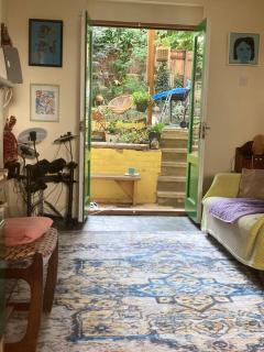 Arty Parkside Home & Garden 500m to Zone 2 Tube - 0