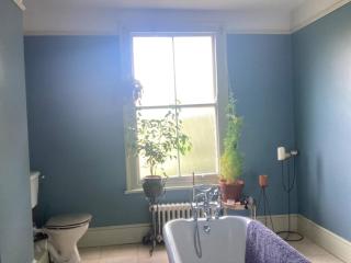 Arty Parkside Home & Garden 500m to Zone 2 Tube - 1