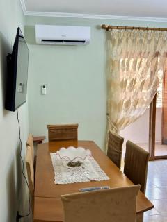 Bicuni Brothers Guesthouse-Family Room - Gjirokastër - 8