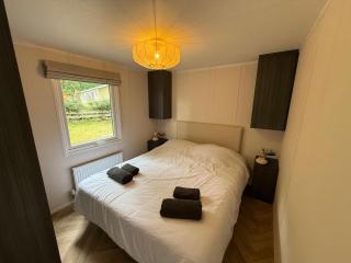 Charming Chalet on Park with Swimming Pool Restaurant and Bowling - Nationaal Park de Hoge Veluwe - Cozy Getaway Hoenderloo - 3