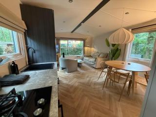 Charming Chalet on Park with Swimming Pool - Cozy Getaway - Hoenderloo - 1