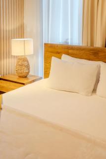 1BR Apartment With Balcony Top Floor Sleeps 3 by BlueCloud holidays - Sharjah - 6