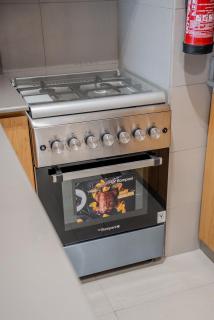 1BR Apartment With Balcony Top Floor Sleeps 3 by BlueCloud holidays - 4