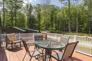 Rustic Lakehouse - Firepit & Funhouse - 1