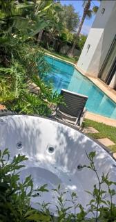 Luxury Villa with Pool & Garden in Casablanca - 2